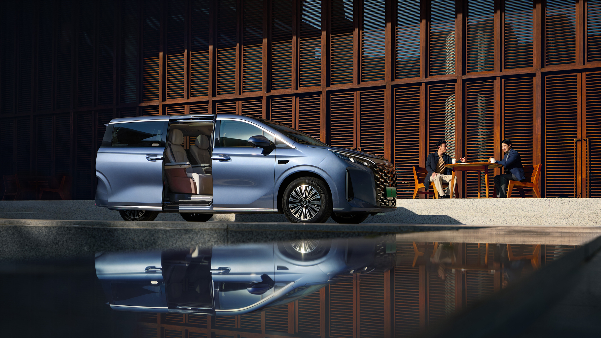 BYD M9