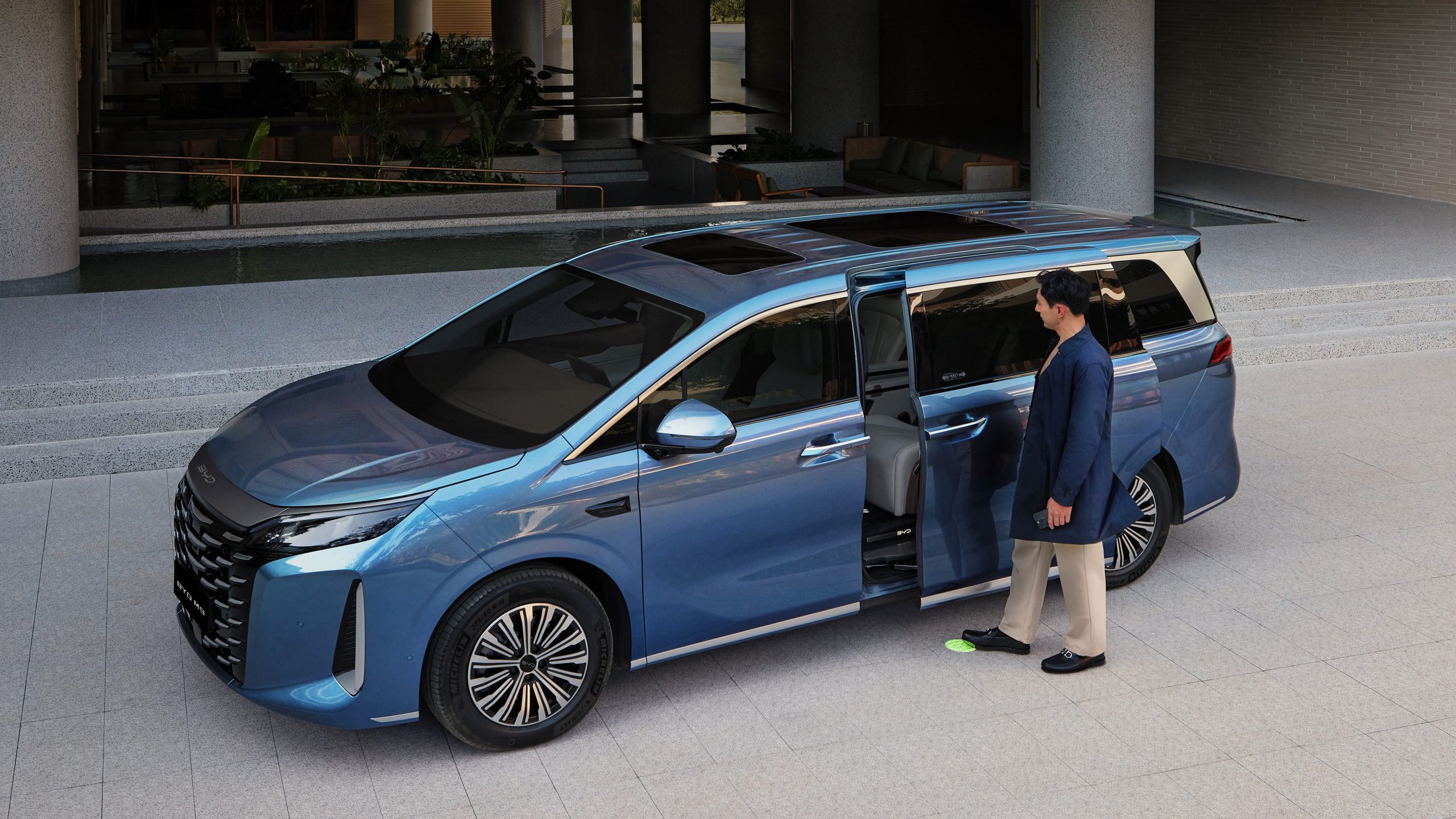 BYD M9