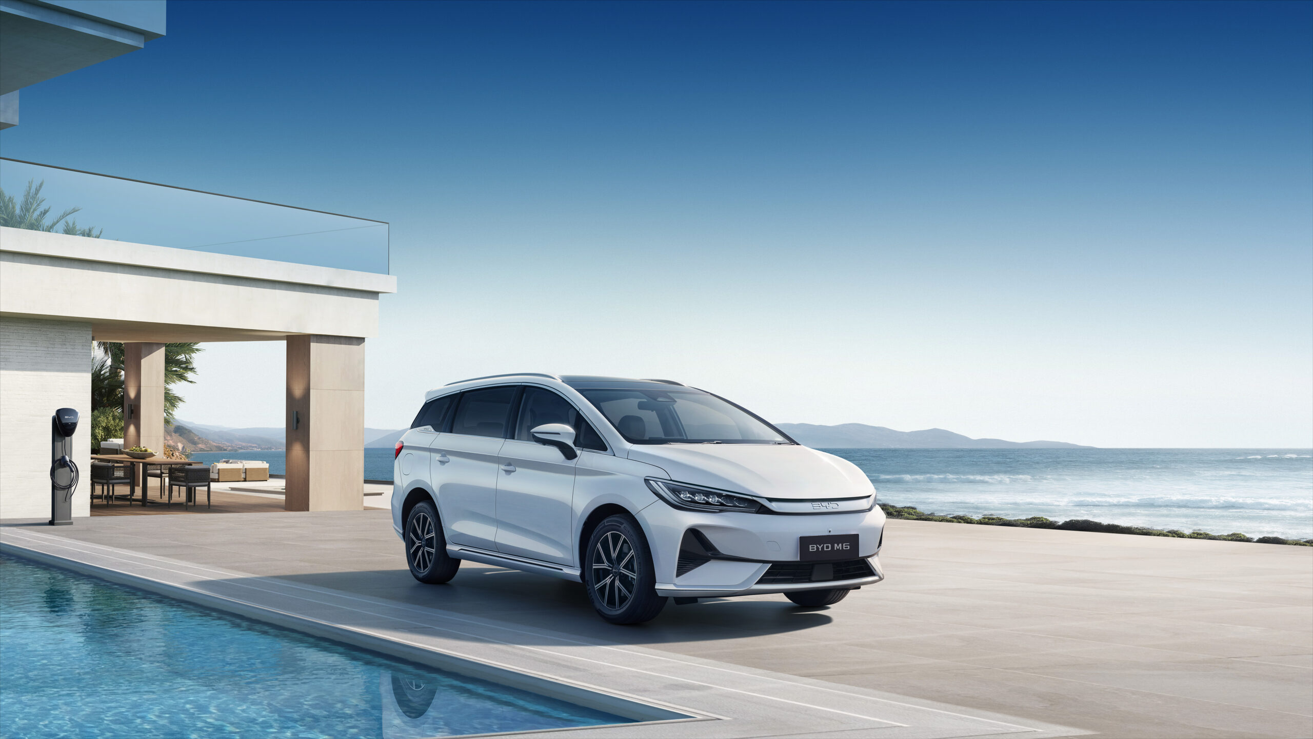 BYD M6
